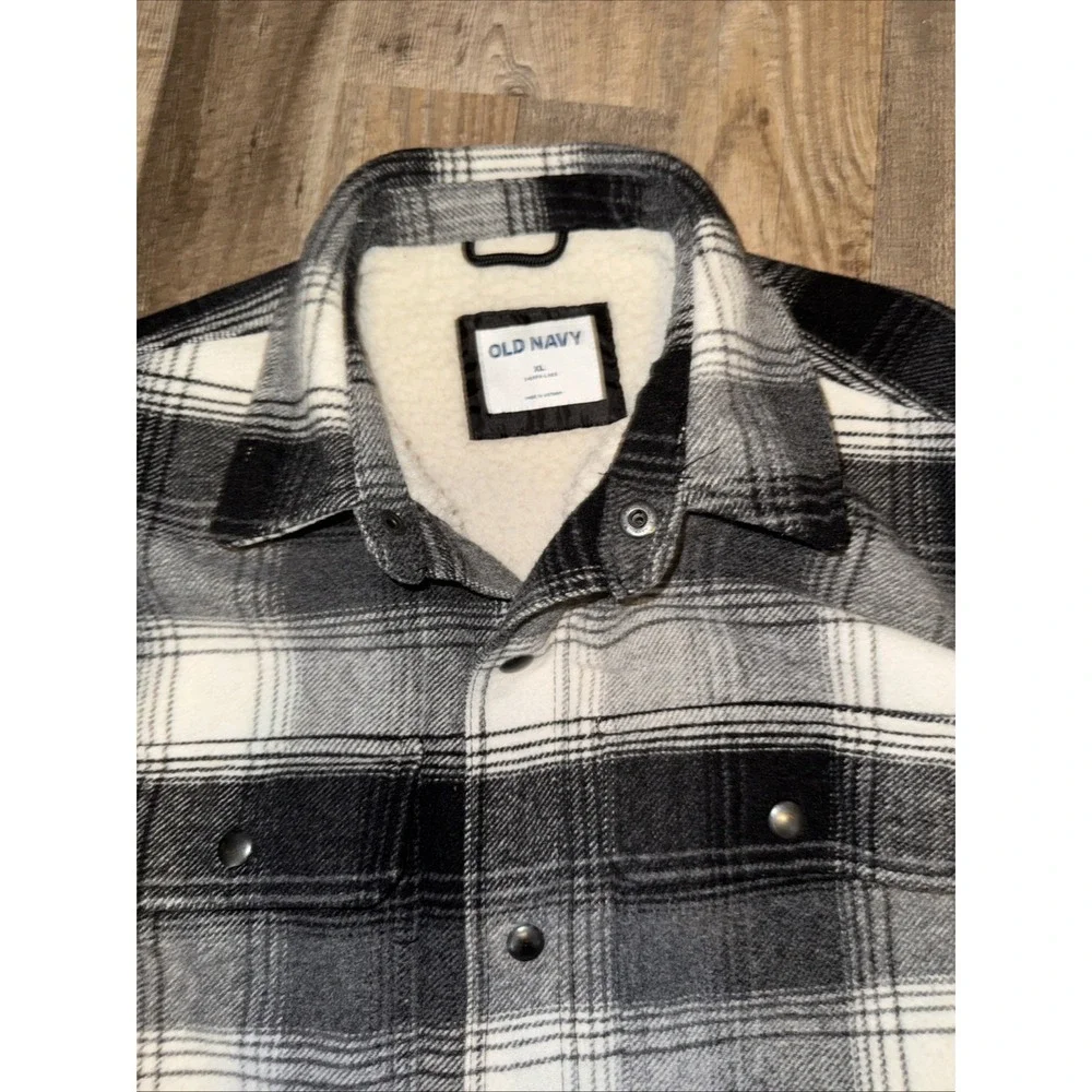 Old Navy Shirt Jacket Mens XL Black White Buffalo Plaid Wool Sherpa Lined - Picture 3 of 6